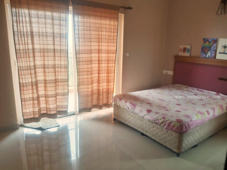 3bhk flat for rent in irumpanam @ 25k