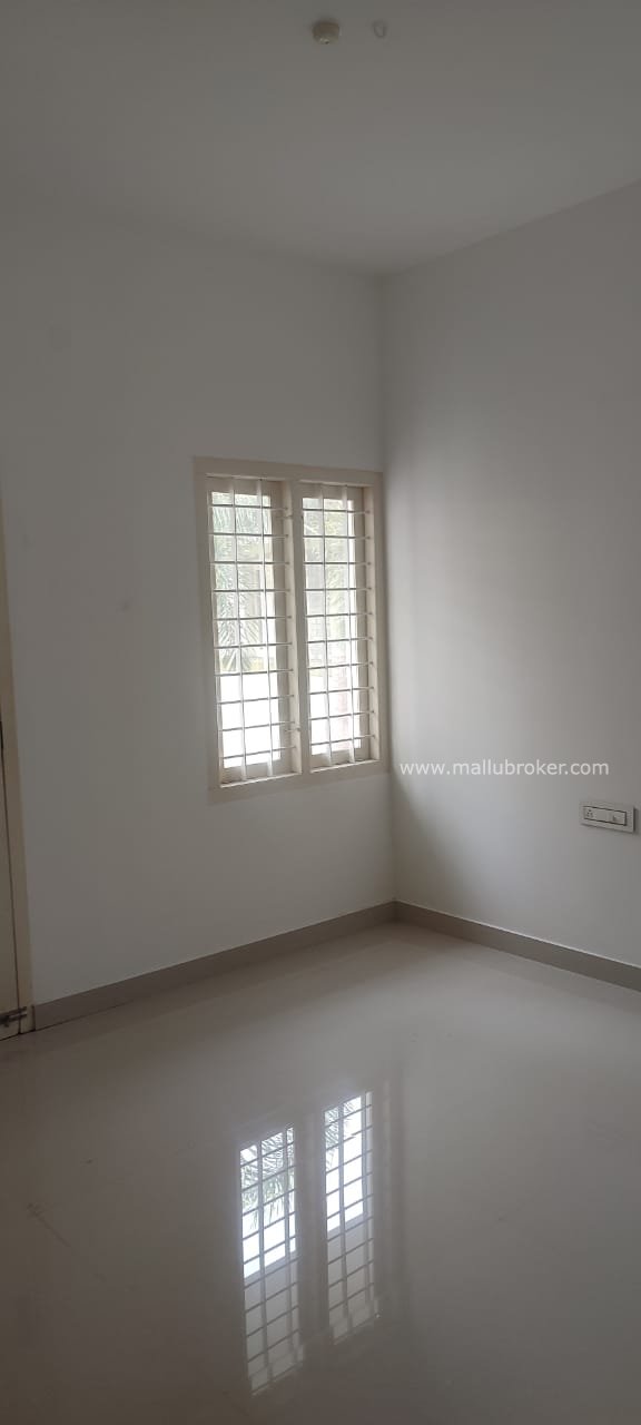 2BHK, Apartment for sale in nettoor @ 55lacs.